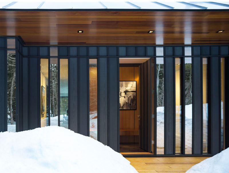 O casă de oaspeți construită din metal și înconjurată de pădurea din Vermont - O casă