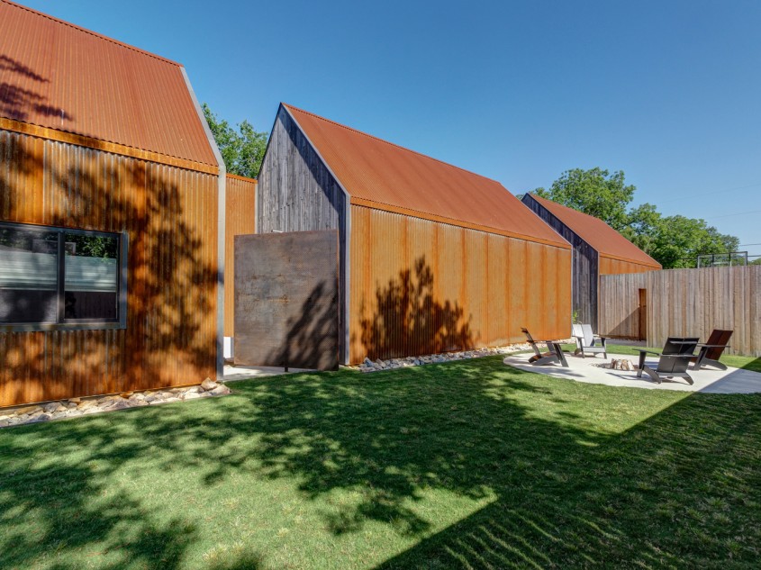 O casa construita din materiale naturale si elemente reciclate - O casa construita din materiale naturale