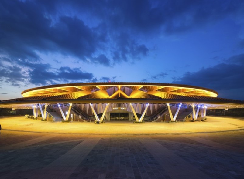 Design spectaculos pentru volumetria unui teatru din China - Design spectaculos pentru volumetria unui teatru din