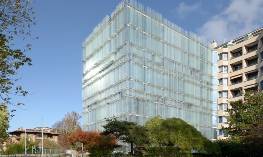 Sediu central al companiei Swiss Societe Privee de Gerance (SPG) - Clădire ventilată natural ce licărește