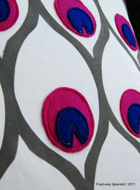 Pernute decorate cu imprimeu de paun - Pernute decorate cu imprimeu de paun