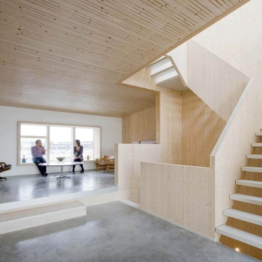 O casa complet realizata din lemn  - O casa complet realizata din lemn