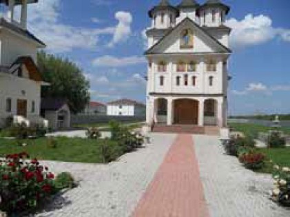 Pavaj cu pavele “Piscot” la Biserica Sf Andrei din Tartasesti Dambovita - Pavaj cu pavele “Piscot”