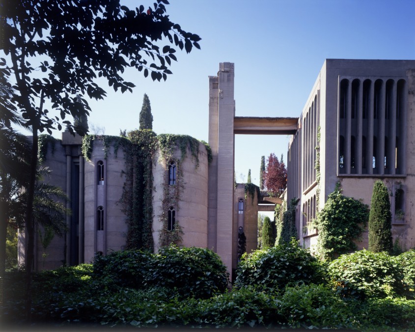 Casa si studioul arhitectului Ricardo Bofill ascunse intre peretii unei vechi fabrici de ciment(2) - Casa