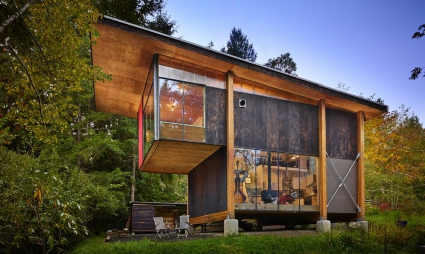 O casă ecologică este realizată aproape în întregime din materiale recuperate - O casă ecologică este