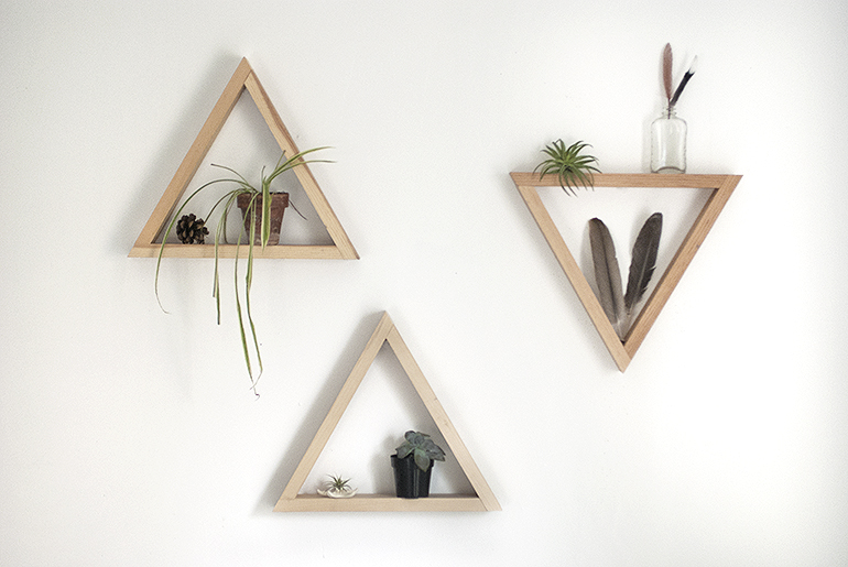 Decorativ si practic: rafturi triunghiulare - Decorativ si practic: rafturi triunghiulare