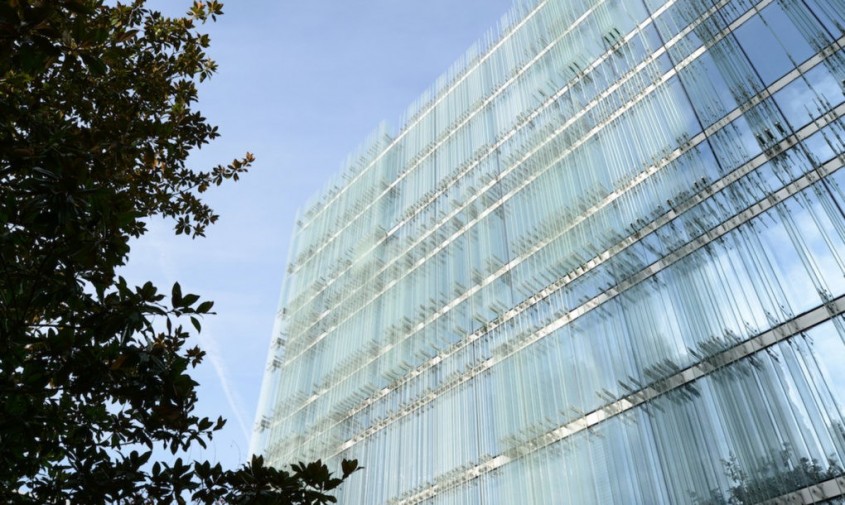 Sediu central al companiei Swiss Societe Privee de Gerance (SPG) - Clădire ventilată natural ce licărește