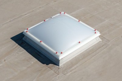Cupola luminatoare Velux Commercial - vedere de apoape - Cupole luminatoare