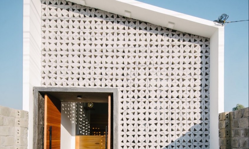 Casa cu anvelopanta perforata exemplu de arhitectura in beton - Casa cu anvelopanta perforata exemplu de