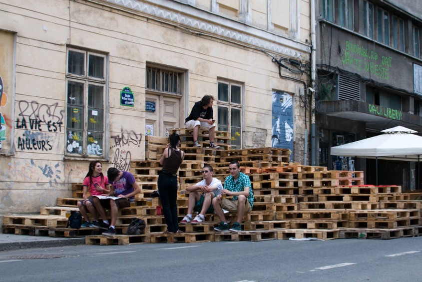 Piramida lui Garguromin studioBASAR - Cei de la studioBASAR au creat Piramida lui Garguromin din paleti