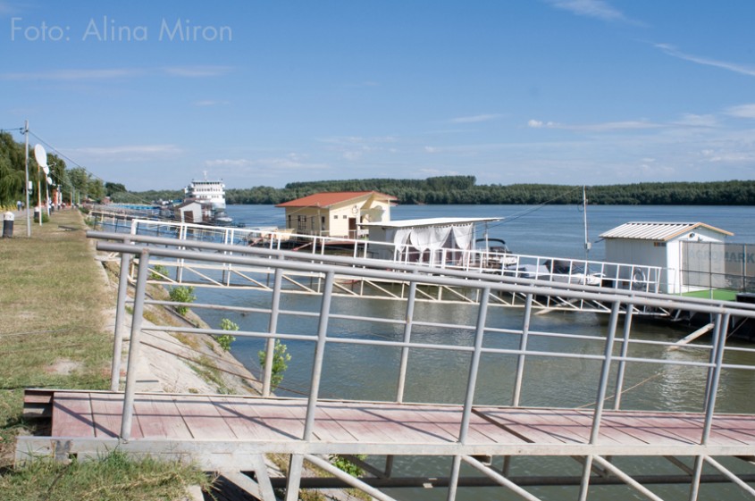 Braila - Locuinte plutitoare, pe fluviu