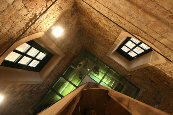 casa_spaniola10 casa_spaniola10 - Ruinele unei case spaniole din sec. al 16-lea transformate intr-o Academie moderna