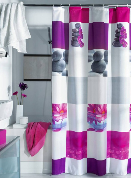Foto: bathroom-ideas-design.net - Modelele si culorile perdelelor ofera un aspect placut baii
