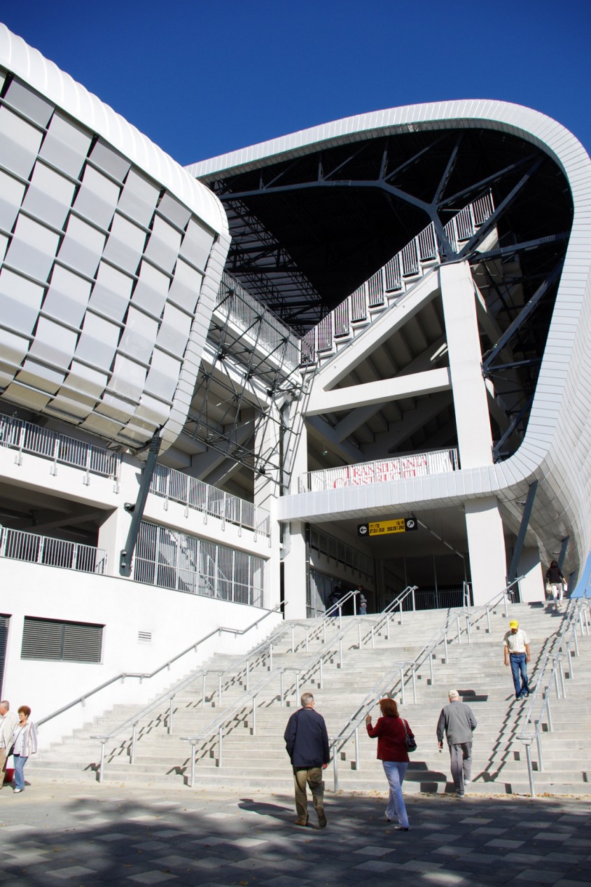 Cluj Arena - Fatada si acoperisul stadionului Cluj Arena realizate de Lindab Romania