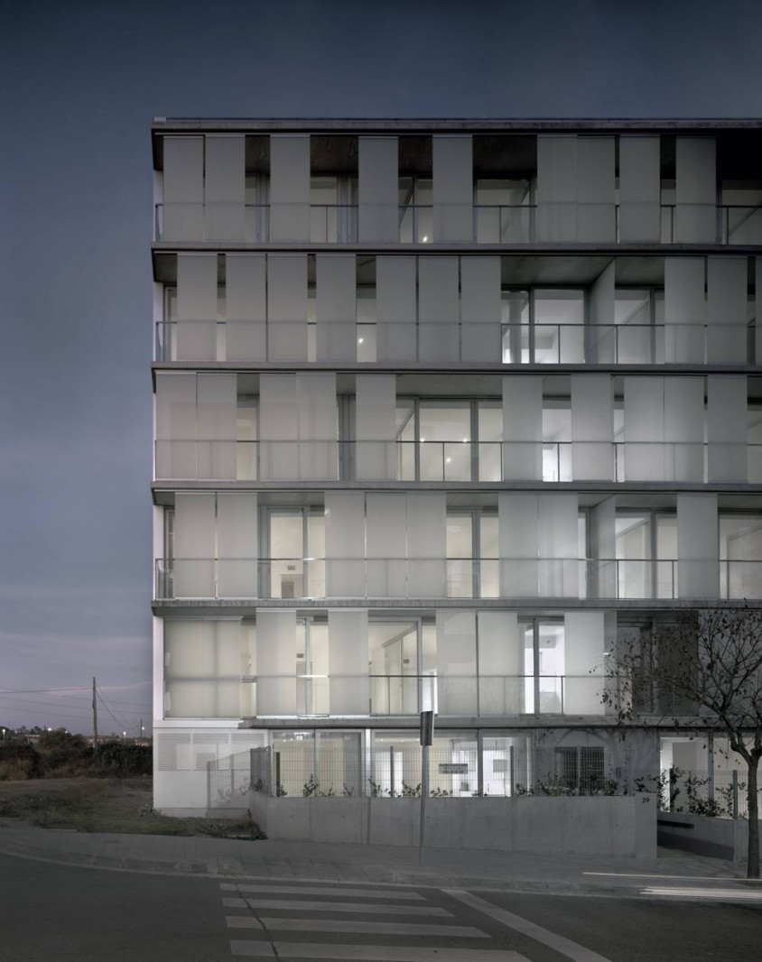 Imobil de locuinte din Manresa - Imobil de locuinte din Manresa se remarca prin anvelopanta alcatuita