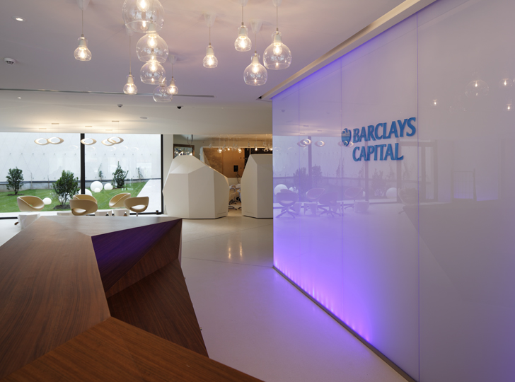 Fata origami pentru sediul Barclays - Sediul Barclays din Paris are o anvelopanta inspirata de arta