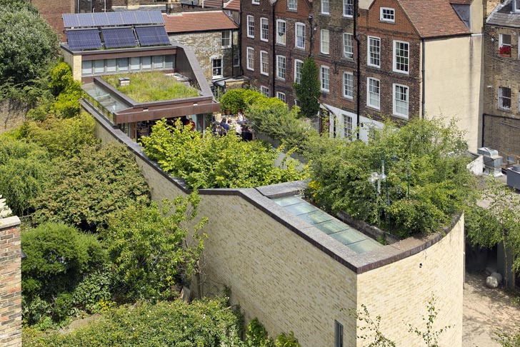 Casa solara cu gradini pe acoperis Casa solara cu gradini pe acoperis - Muza - casa solara imbracata in verdeata in Londra