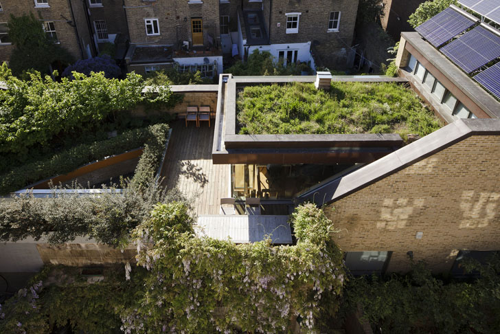 Casa solara cu gradini pe acoperis Casa solara cu gradini pe acoperis - Muza - casa solara imbracata in verdeata in Londra