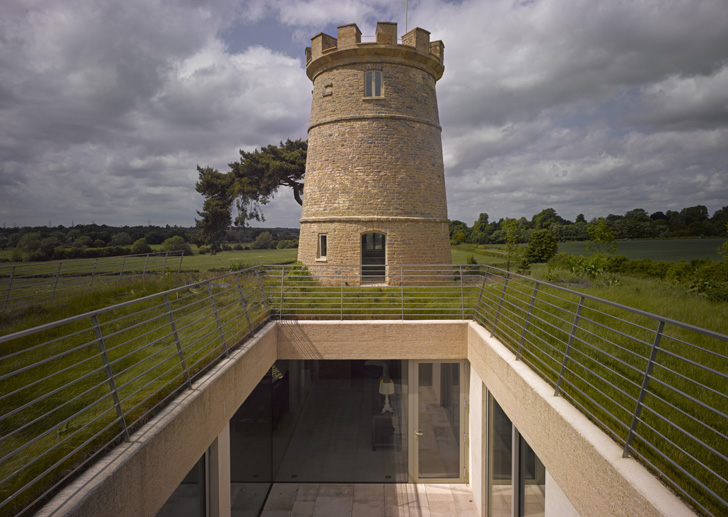 Turnul Rotund de De Mats Ryan - Turnul Rotund - un castel renovat completat cu o