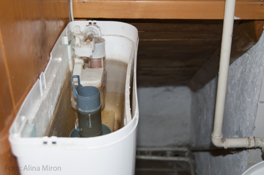 Rezervor defect de WC - Bazin defect fara parghia care sustine flotorul Apa se poate "trage"