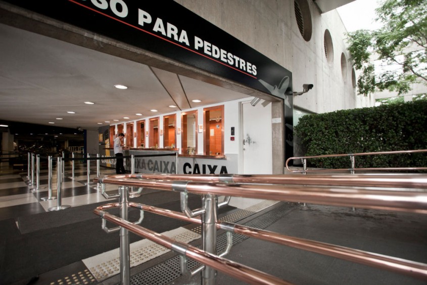 Aeroportul Congonhas din Sao Paulo - Inlocuirea balustradelor mainilor curente si a blaturilor din aeroportul Congonhas