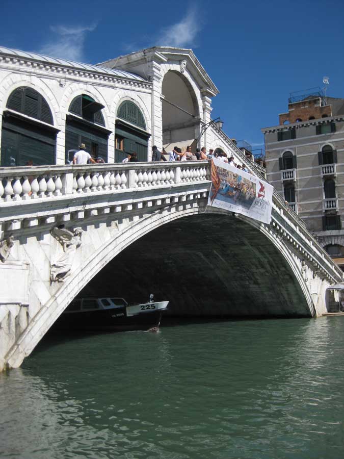 Podul Rialto din Venetia - Palatul Fondaco dei Tedeschi cu deschidere catre Grand Canal si renumitul