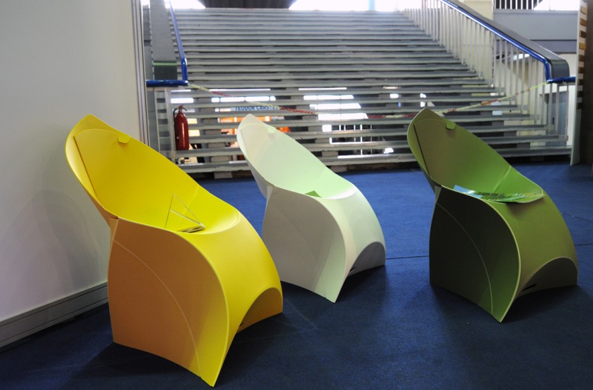 Flux Chair la Romexpo (foto: Alina Miron) - Cateva Flux Chair, de culori diverse, la Romexpo 