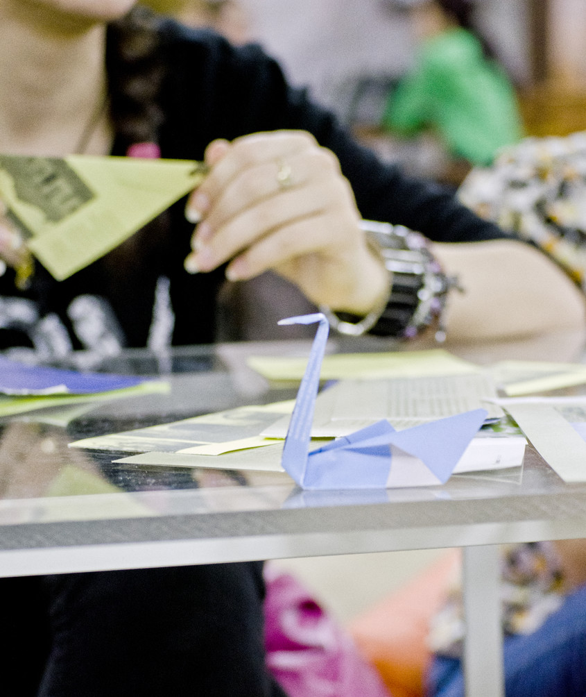 - Atelier de origami in pasajul de metrou de la Universitate