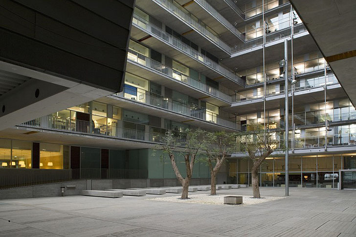 Centrul de cercetare bio-medicala din Barcelona - Cladirea Centrului de cercetare bio-medicala din Barcelona