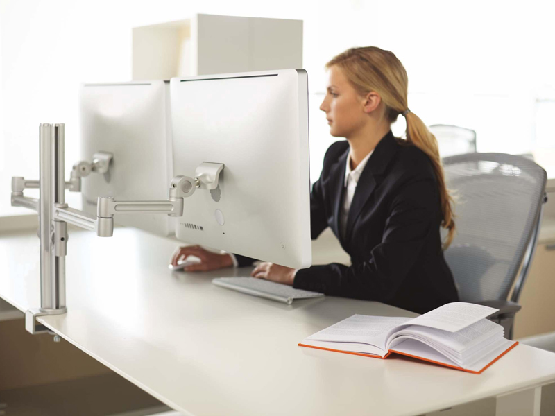 Amplasarea corecta a monitorului este un element-cheie al ergonomiei la birou - Ergonomia si lucrul pe