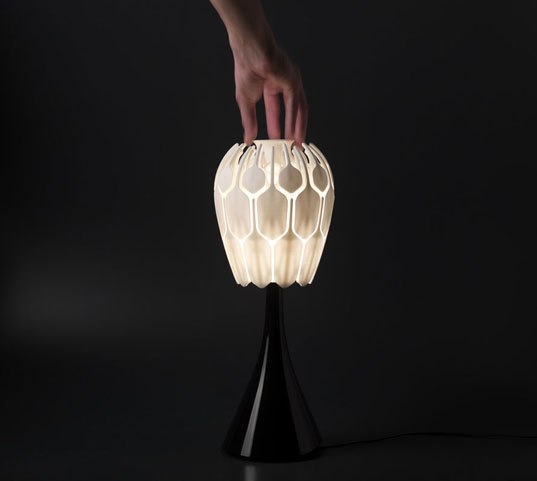 Bloom lamp3 - Lampa de birou realizata cu ajutorul unei imprimante 3D