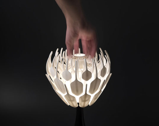 Bloom lamp4 - Lampa de birou realizata cu ajutorul unei imprimante 3D