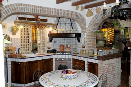 Foto: www.raimondi-cucine.it - Echipamente moderne integrate intr-un decor rustic