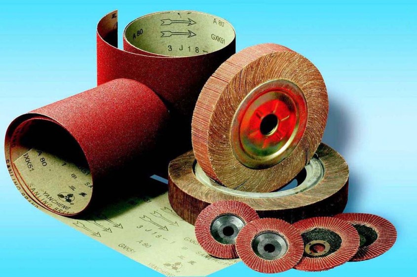 Pentru lemnul de esenta moale se foloseste hartia abraziva cu granulatie fina (foto www tradekorea com)