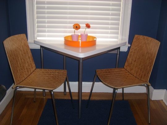 Foto via www.apartmenttherapy.com - Variante de mese pliante sau atipice pentru bucatarii mici
