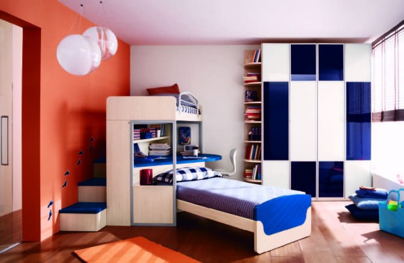 Pozitionarea paturilor permite orice aranjare iar inaltimea camerei nu mai e o problema (foto www home-designing