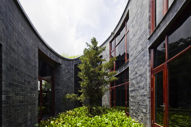 Casa eliptica3 - Casa eliptica organizata in jurul unei gradini