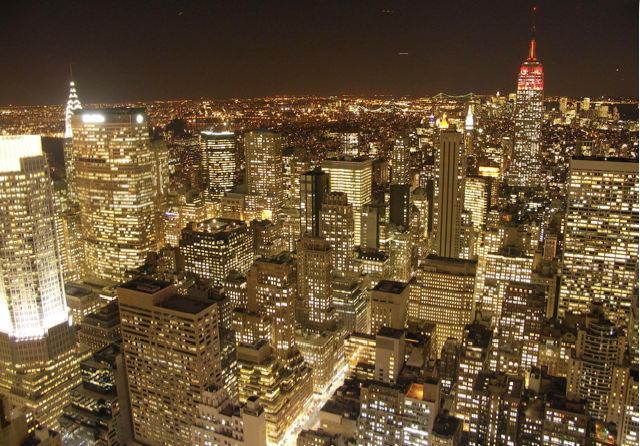 New York are o populatie peste 8 milioane de locuitori si se intinde pe aproape 800