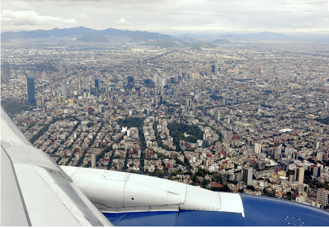 Ciudad de Mexico - Metropole cu peste 20 milioane de locuitori (foto: www.airliners.net)