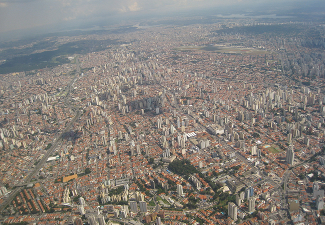 Sao Paulo - Metropole cu peste 20 milioane de locuitori (foto: www.airliners.net)