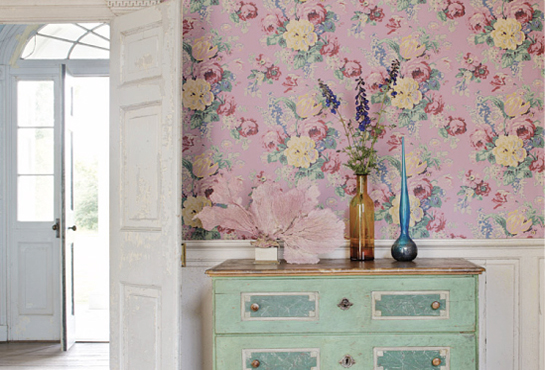 Lemnul si tapetul in culori pastel asigura o atmosfera calda unui interior - Tapet pentru perete