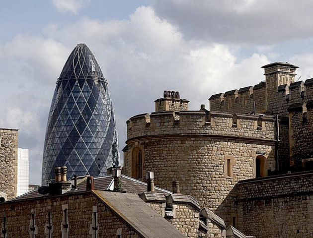 Sediul Swiss Re, din Londra (arhitect Norman Foster) - Cladiri iconice