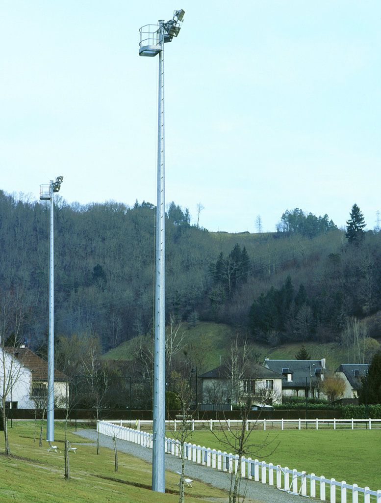 Bieler - Stalpi foarte inalti high mast, cu platfoma sau coroana mobila de la Valmont
