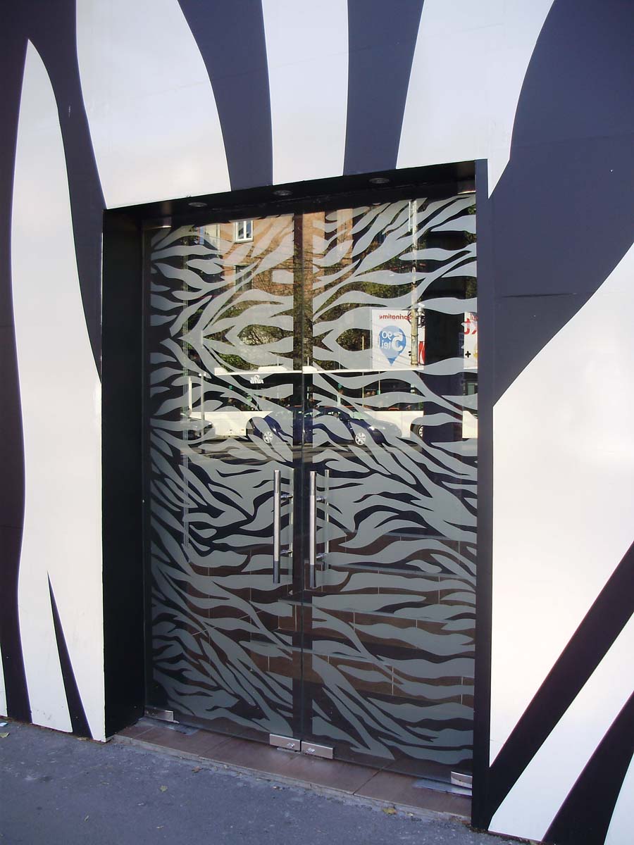 Usi sticla securizata cu model sablat Club Zebra - Sticla securizata SGG SECURIT