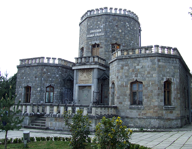 Castelul Iulia Hasdeu o arhitectura cu turn si metereze - Casa Iulia Hasdeu o arhitectura cu