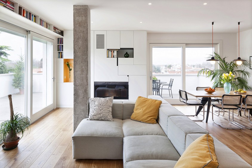 4 - Stalpii de beton din mijlocul living-ului dau specificul acestui apartament