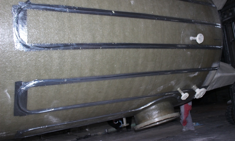 Cablu montat inainte de izolatie - Rezervoare izolate cu spuma poliuretanica