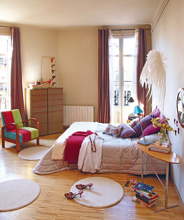 Unul dintre dormitoare - Spiritul catalan, boem, practic si colorat