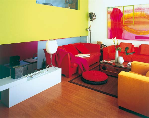 Culori calde, stralucitoare, creeaza prima impresie - Reconversia unui fost magazin intr-o casa originala si atractiva