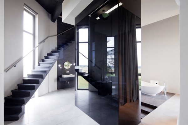 Water-Tower-House-11-1-Kind-Design-600x400 - Un castel de apa transformat in locuinta de lux, langa Bruxelles